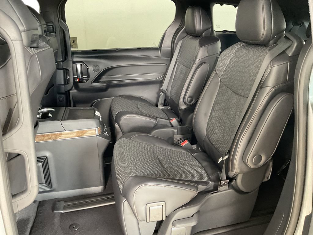 New 2026 Toyota Sienna Platinum image 15