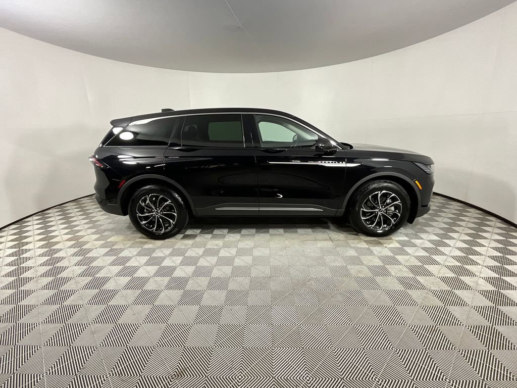 Used 2025 Lincoln Nautilus Premier AWD/4WD image 5
