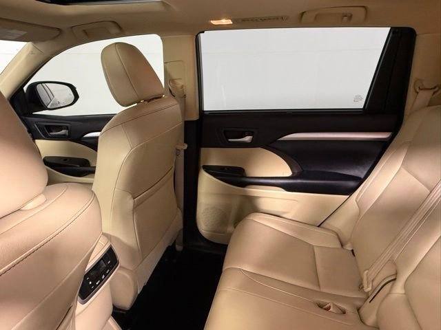 Used 2019 Toyota Highlander XLE FWD image 37