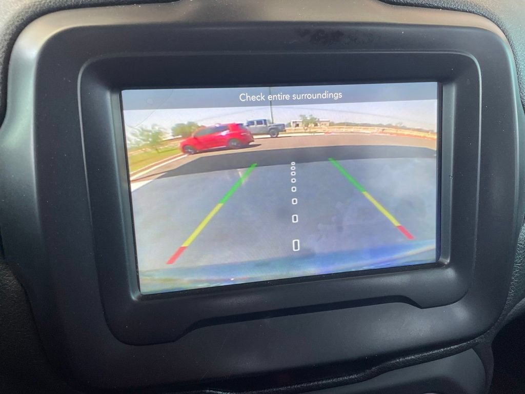 Used 2018 Jeep Renegade Latitude FWD image 8