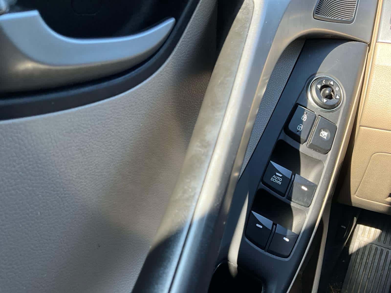 Used 2016 Hyundai Elantra SE FWD image 18