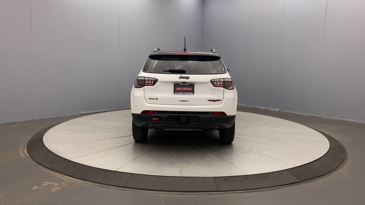 Used 2023 Jeep Compass Trailhawk w/ Trailhawk Convenience Group AWD/4WD image 4