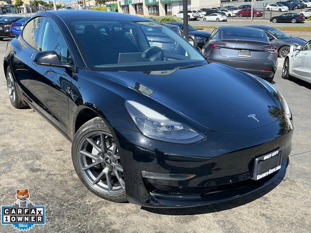 Used 2023 Tesla Model 3 Standard Range image 1