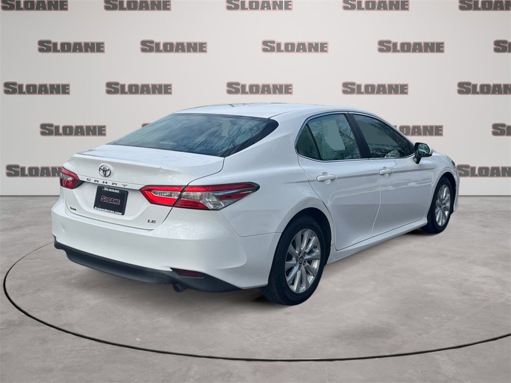 Used 2018 Toyota Camry LE image 5