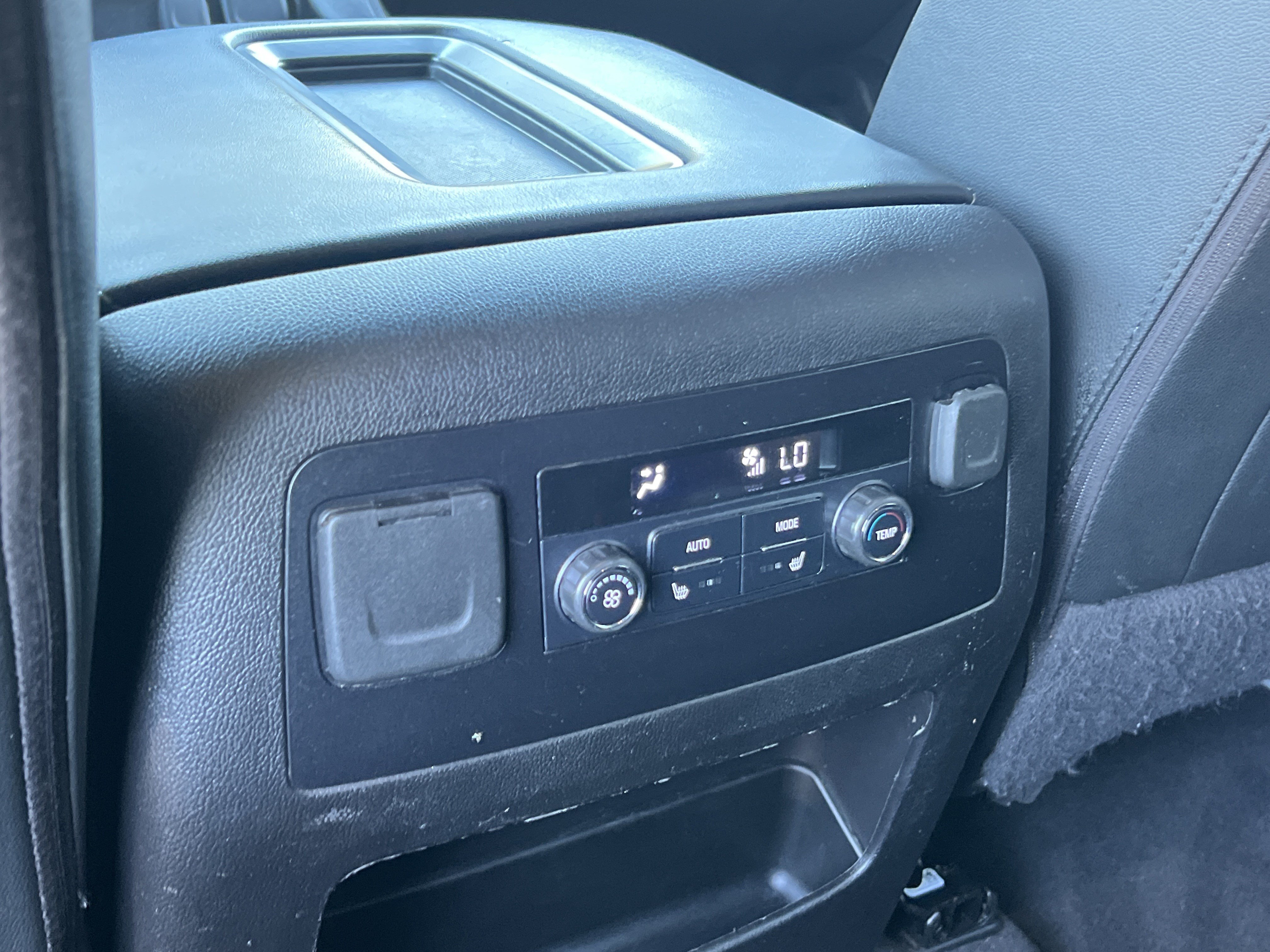 Used 2020 GMC Yukon XL SLT AWD/4WD image 31