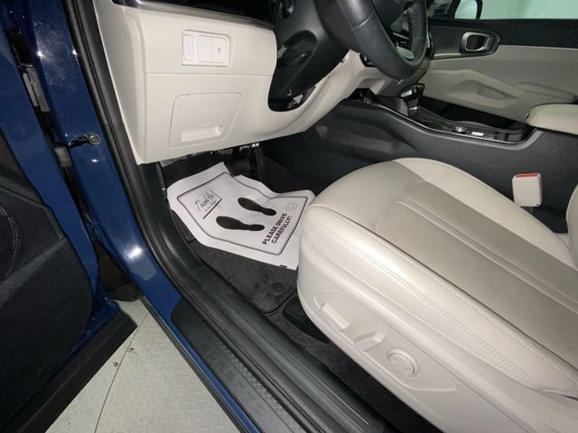 Used 2025 Kia Sorento S FWD image 12