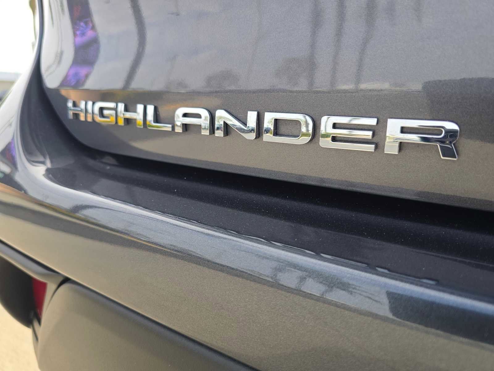 Certified 2025 Toyota Highlander XLE FWD image 14