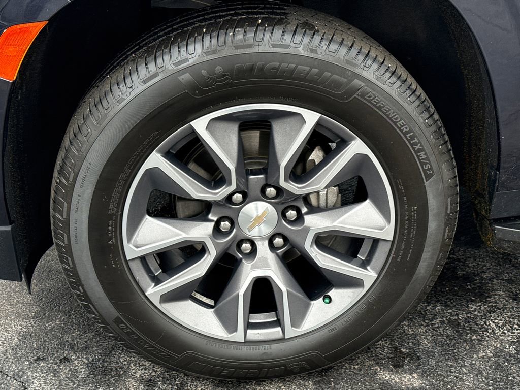 Used 2022 Chevrolet Suburban LT w/ LT Signature Plus Package image 13