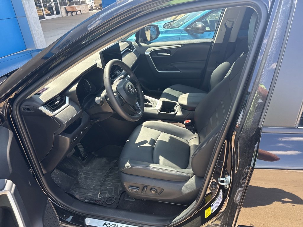 Used 2023 Toyota RAV4 XLE Premium image 7