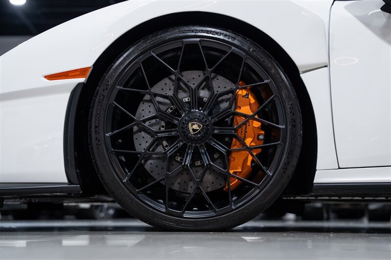 Used 2022 Lamborghini Huracan STO RWD image 12