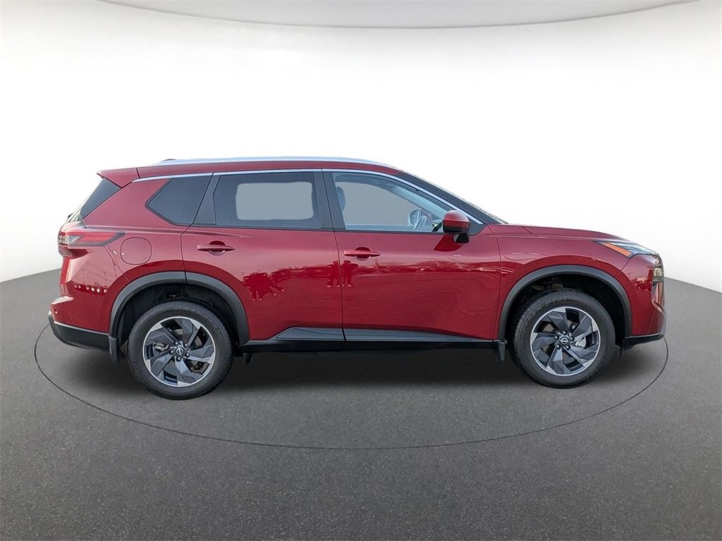Used 2024 Nissan Rogue SV w/ SV Premium Package image 4
