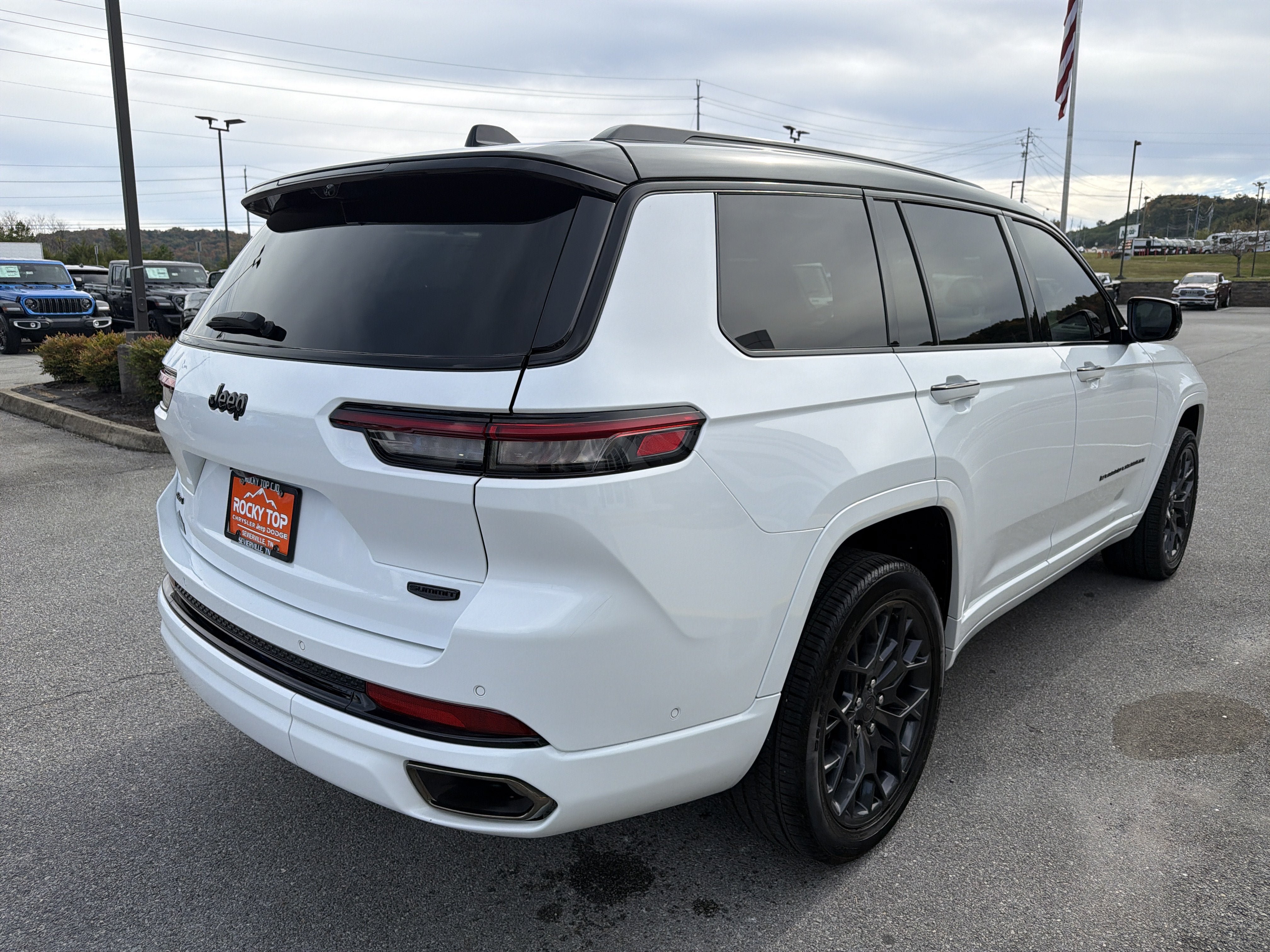 Used 2025 Jeep Grand Cherokee L Summit AWD/4WD image 7