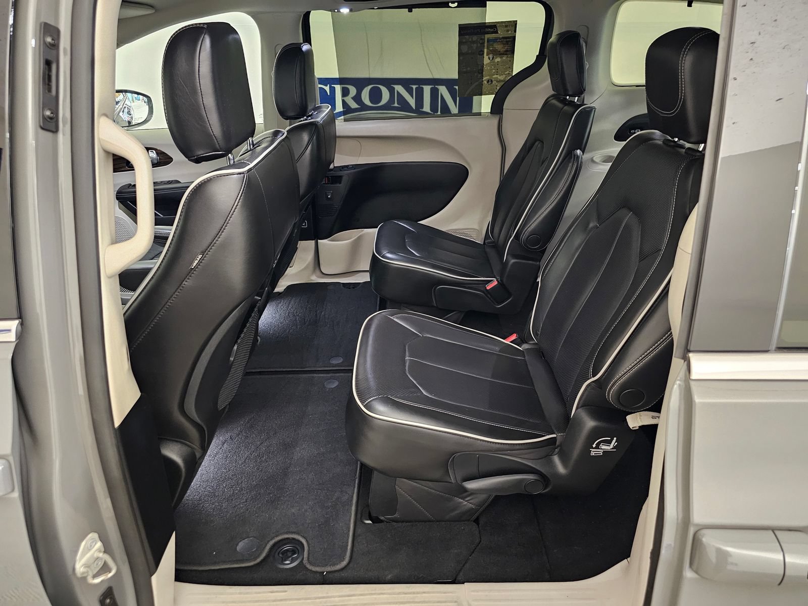Used 2022 Chrysler Pacifica Limited AWD/4WD image 23