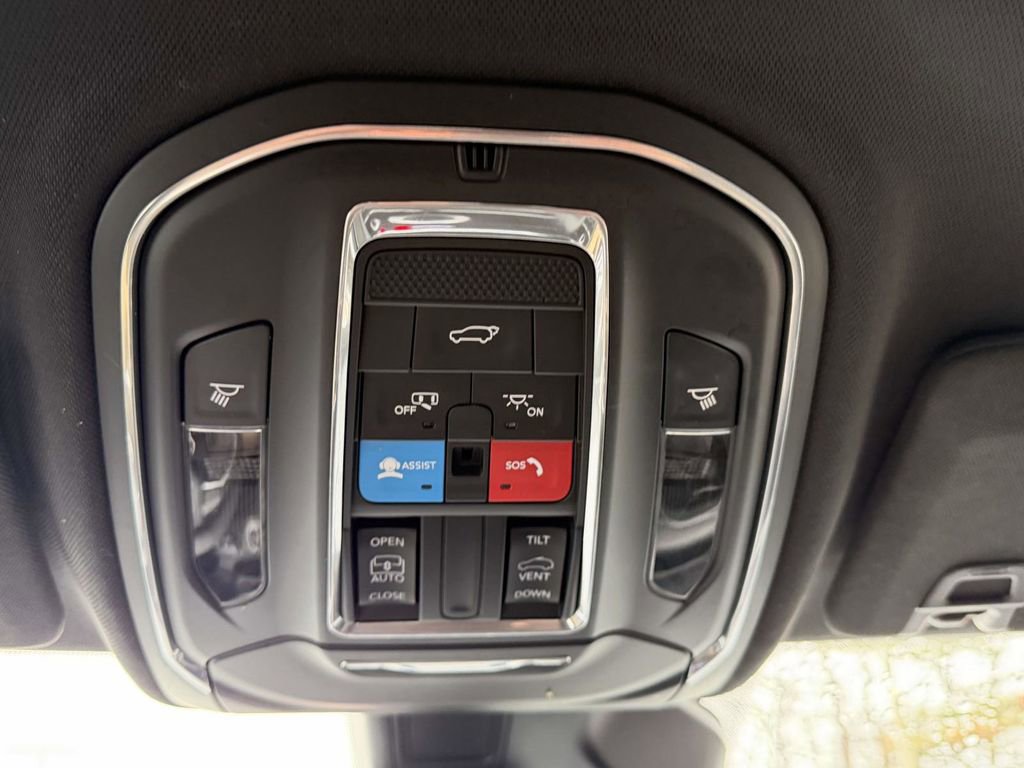 Used 2023 Jeep Grand Cherokee L Laredo AWD/4WD image 38