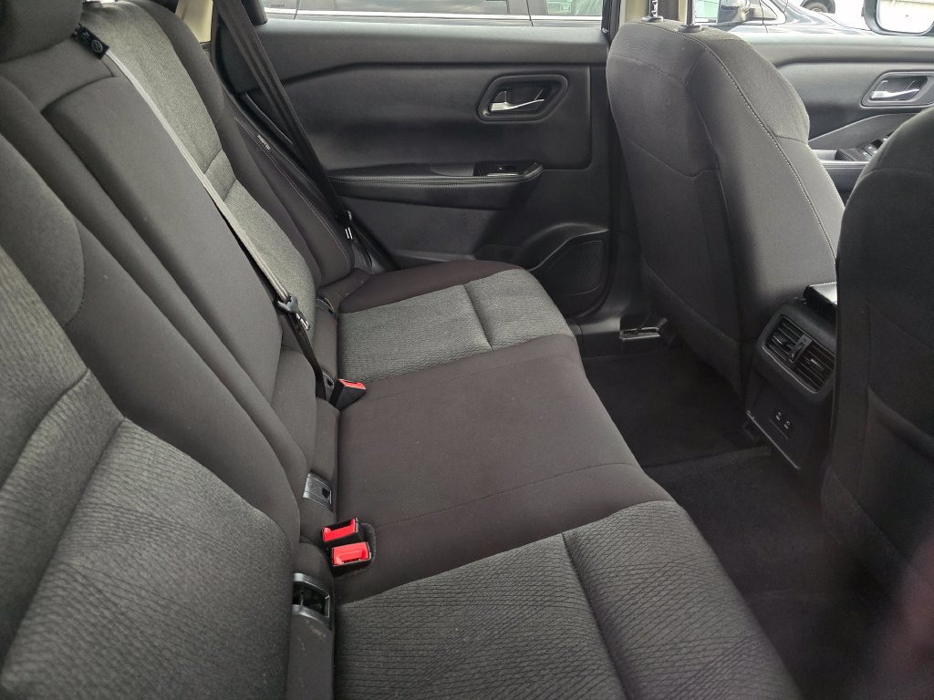 Used 2025 Nissan Rogue SV FWD image 9