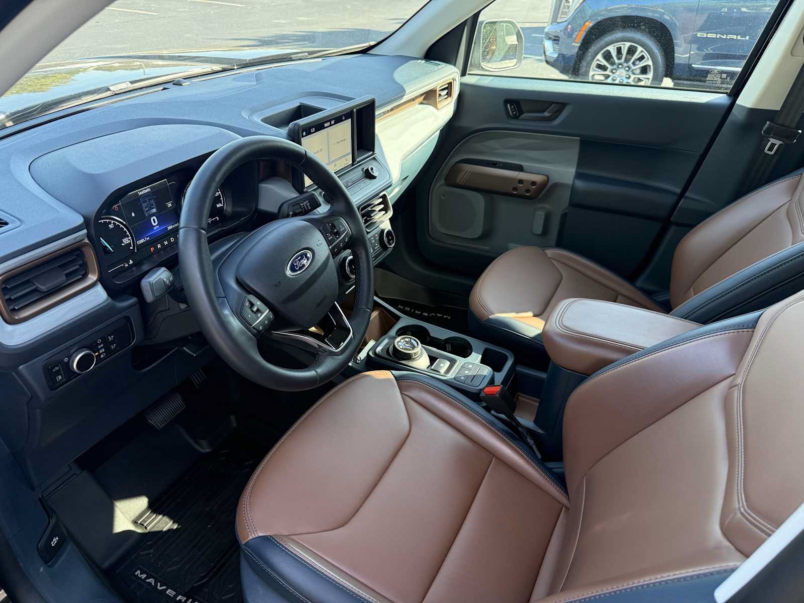 Used 2023 Ford Maverick Lariat FWD image 11