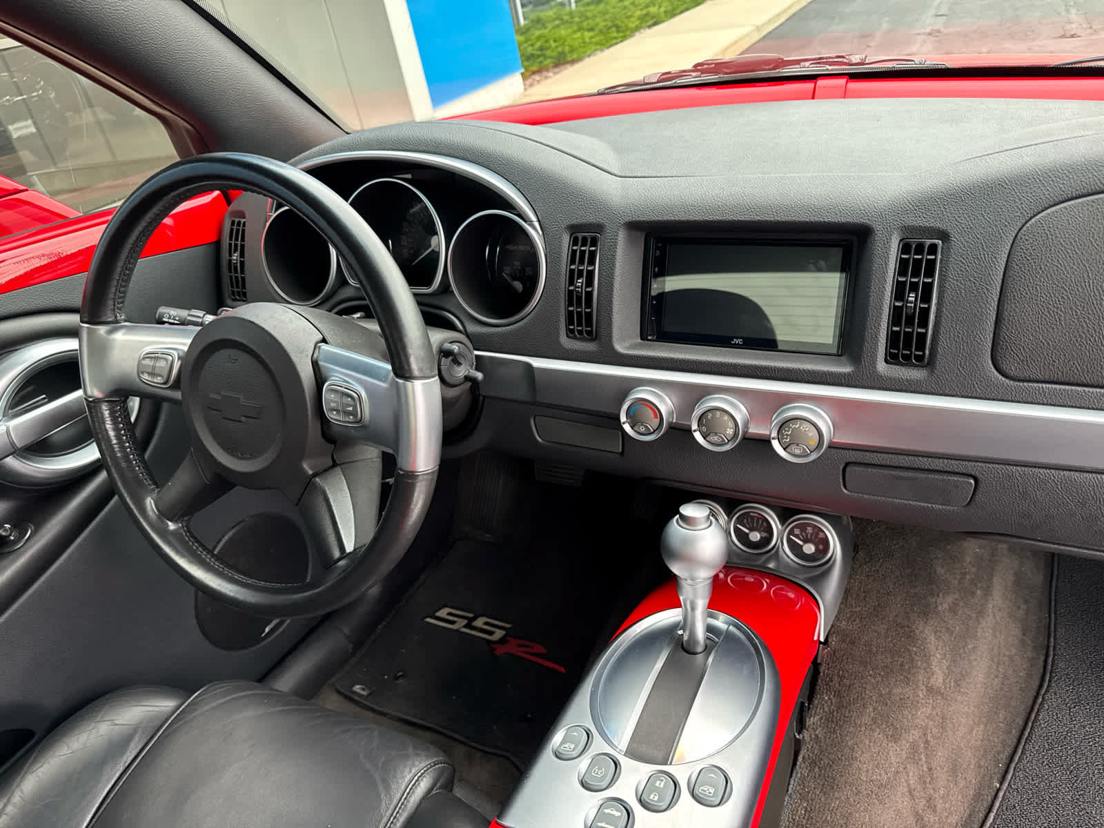 Used 2004 Chevrolet SSR w/ Preferred Equipment Group RWD image 5