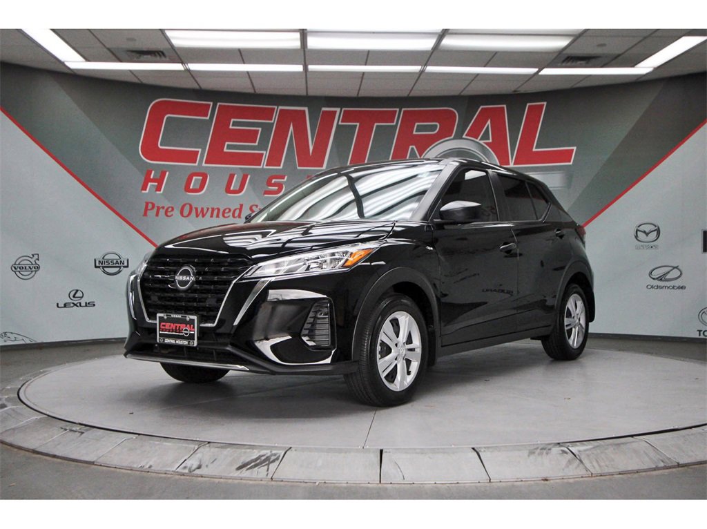 Used 2025 Nissan Kicks Play S image 2