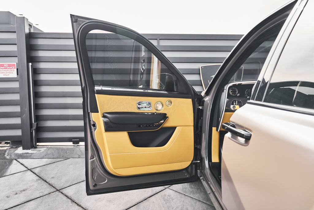 Used 2026 Rolls-Royce Cullinan Black Badge image 27