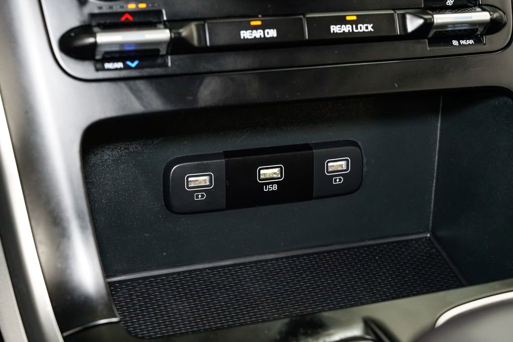 Certified 2024 Kia Carnival LX image 18