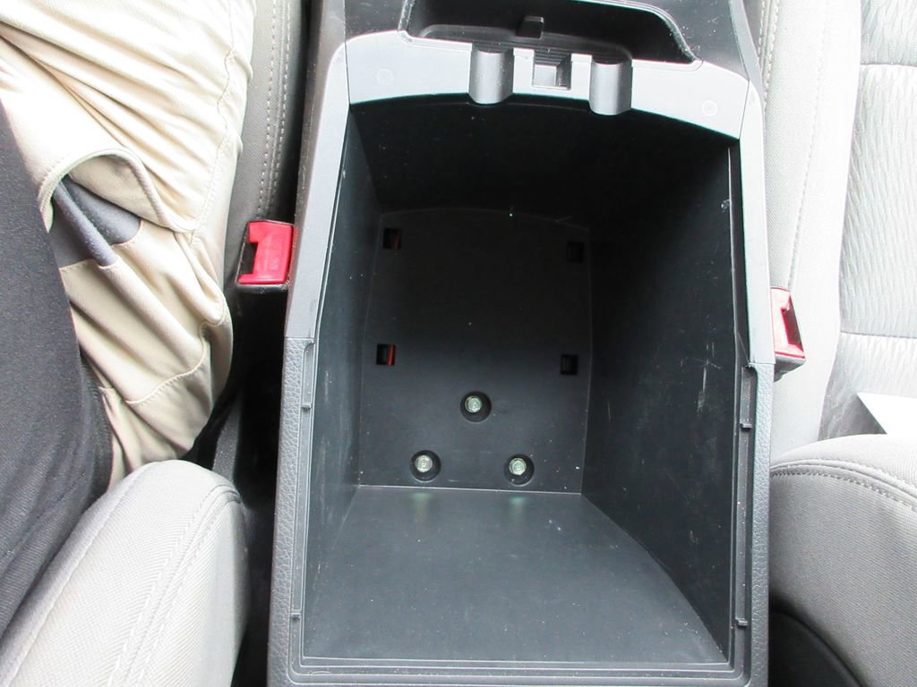 Used 2015 Hyundai Santa Fe GLS image 27