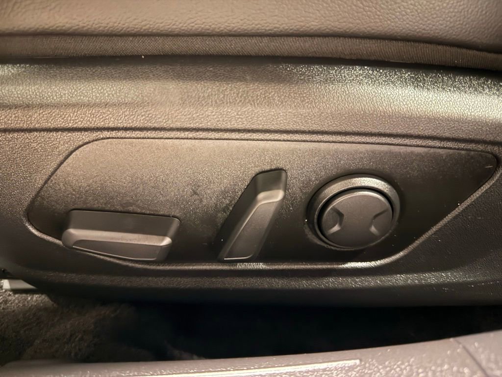 Used 2024 Hyundai Elantra Limited image 14