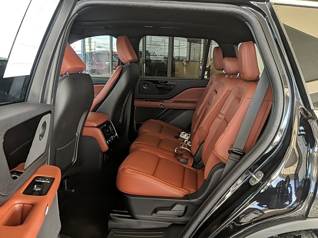 Used 2025 Lincoln Aviator Reserve w/ Illumination Package image 13