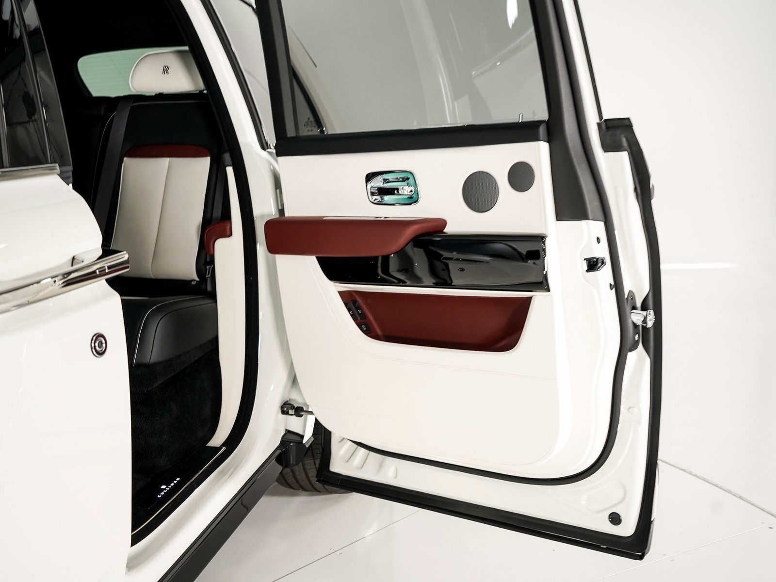 Certified 2025 Rolls-Royce Cullinan image 21
