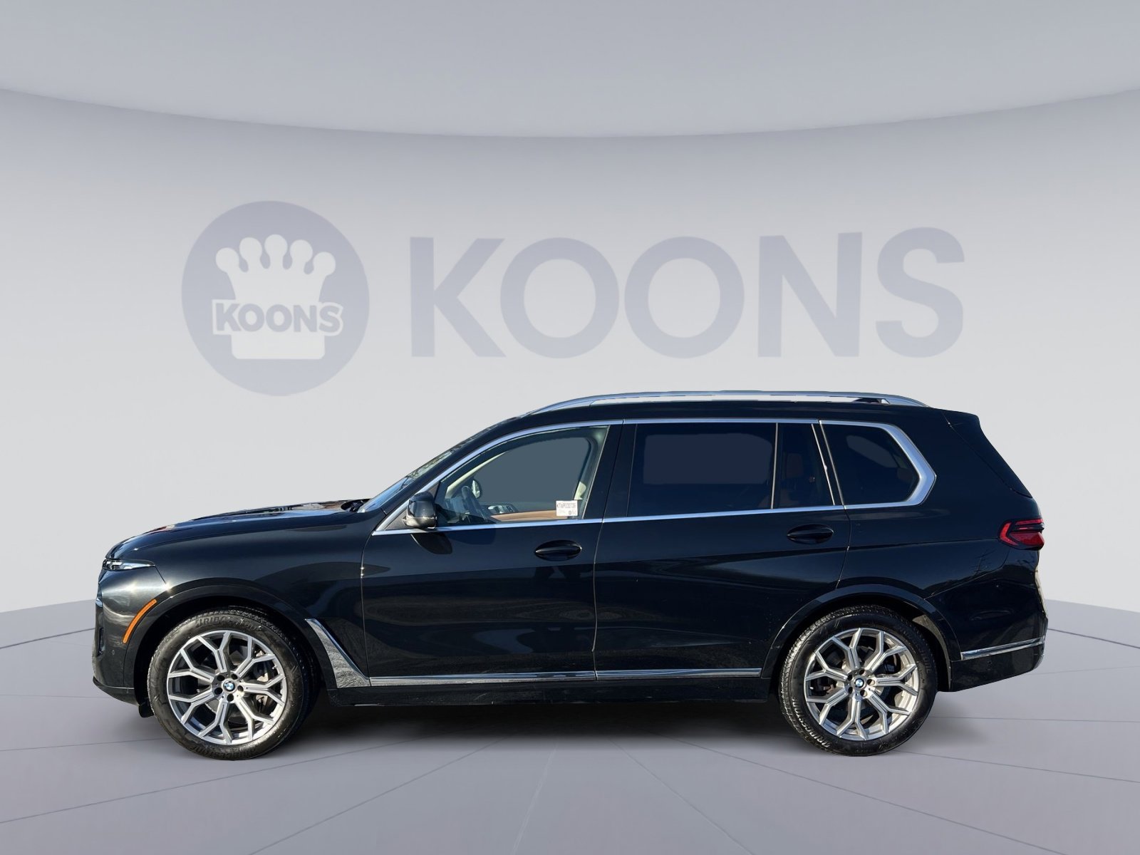 Used 2023 BMW X7 xDrive40i w/ Executive Package image 2
