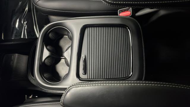Used 2024 Chrysler Pacifica Limited FWD image 18