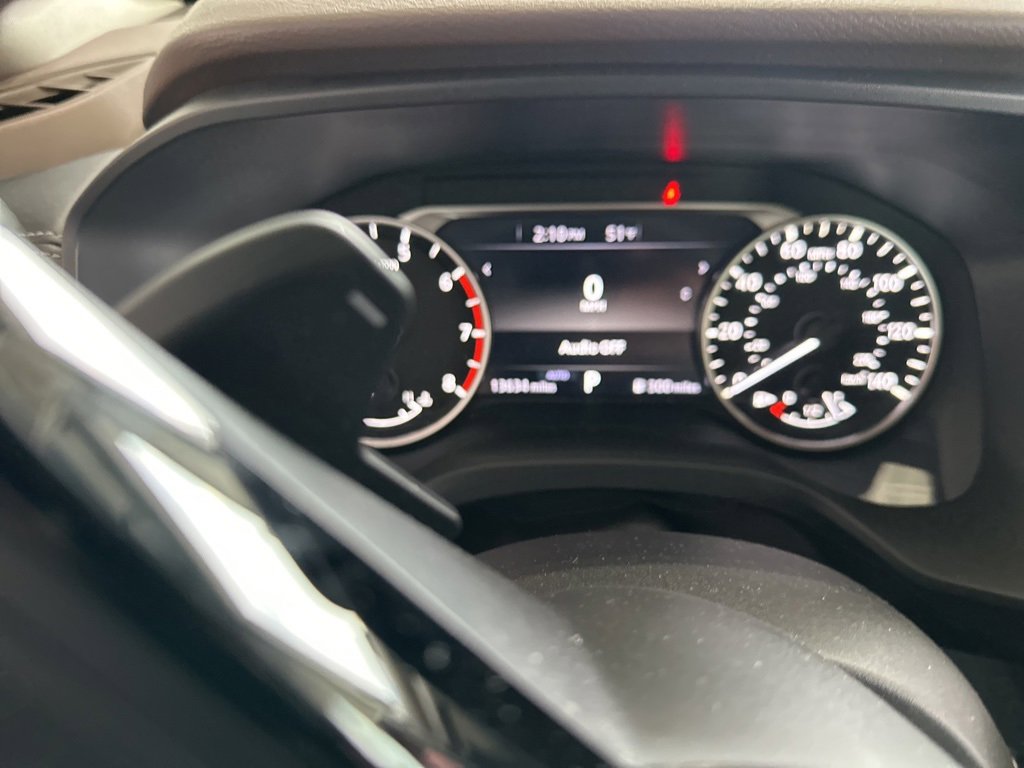 Used 2023 Nissan Rogue SV image 3