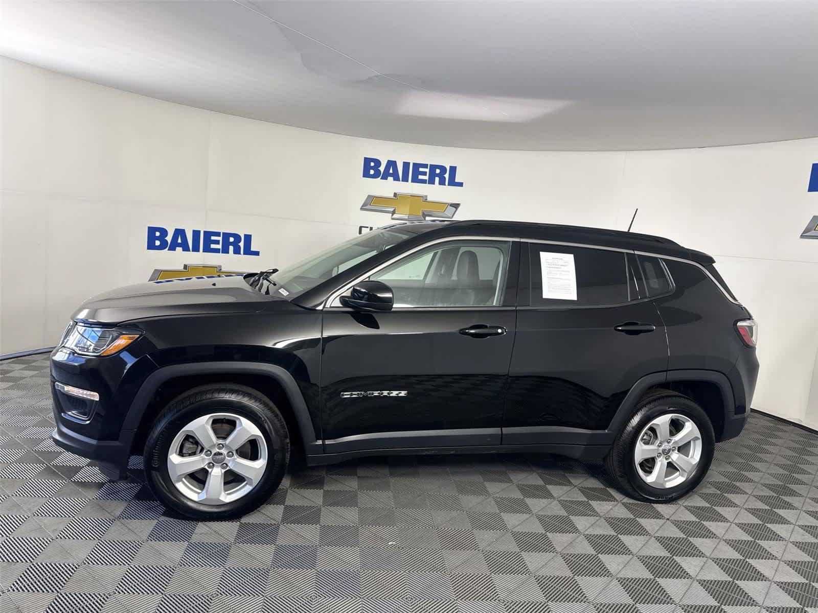 Used 2019 Jeep Compass Latitude w/ Cold Weather Group AWD/4WD image 2