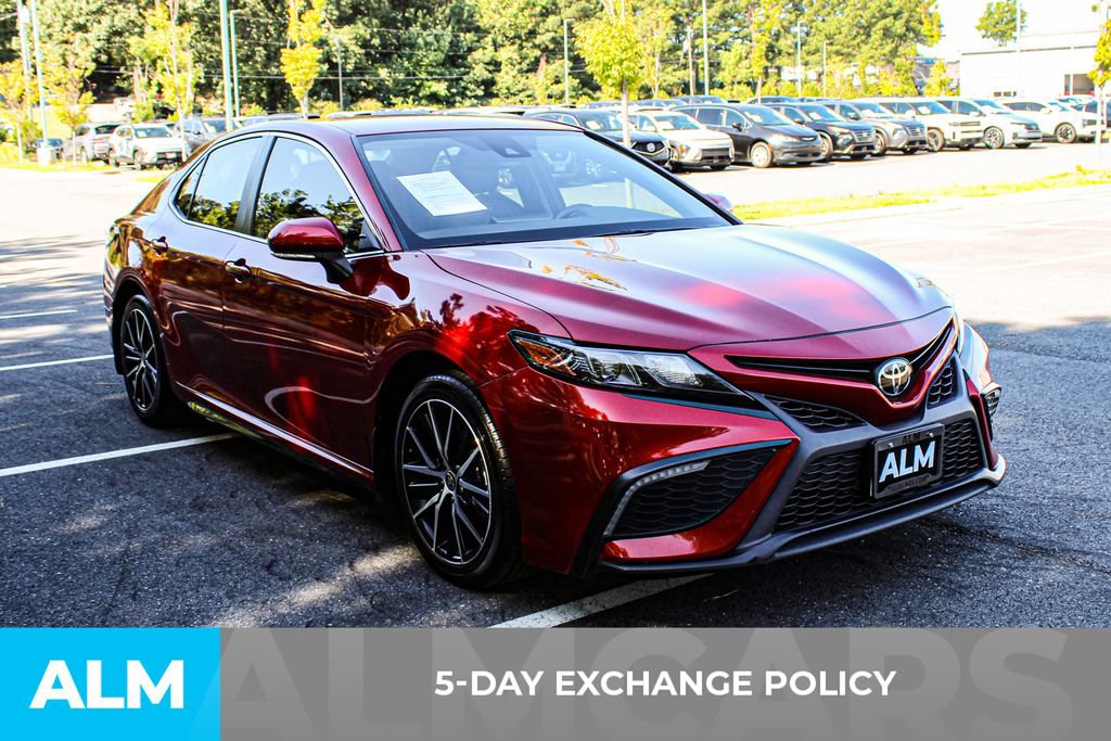 Used 2024 Toyota Camry SE FWD image 3