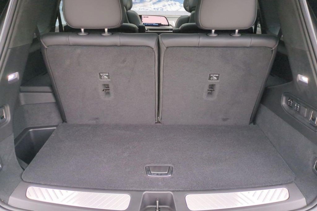 Certified 2026 Cadillac Vistiq Premium Luxury AWD/4WD image 18
