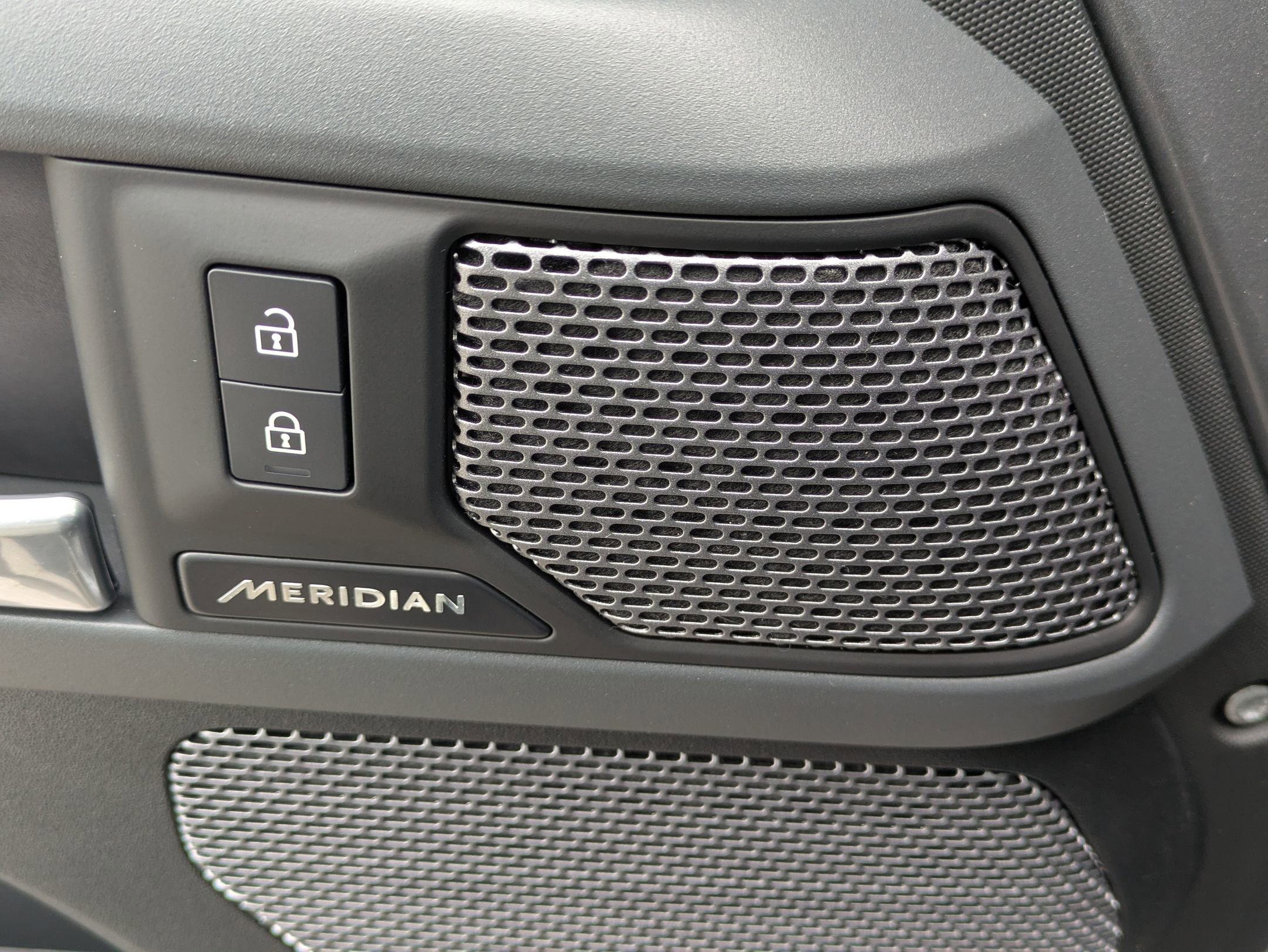 Certified 2024 Land Rover Defender 110 X-Dynamic SE image 23