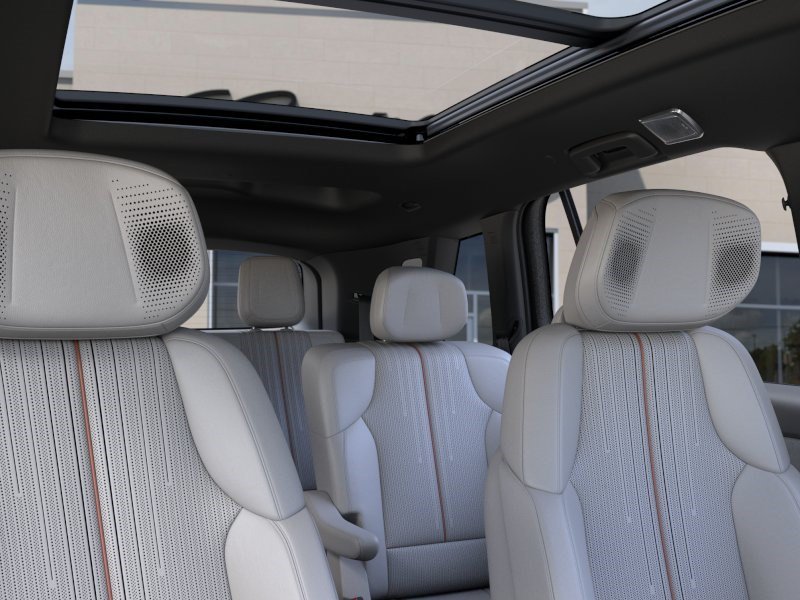 New 2027 Cadillac Vistiq Luxury w/ LPO, Floor Liner Package AWD/4WD image 24