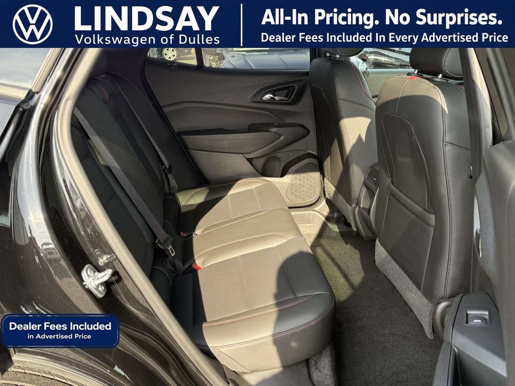 Used 2025 Chevrolet Trax RS w/ Sunroof Package FWD image 13