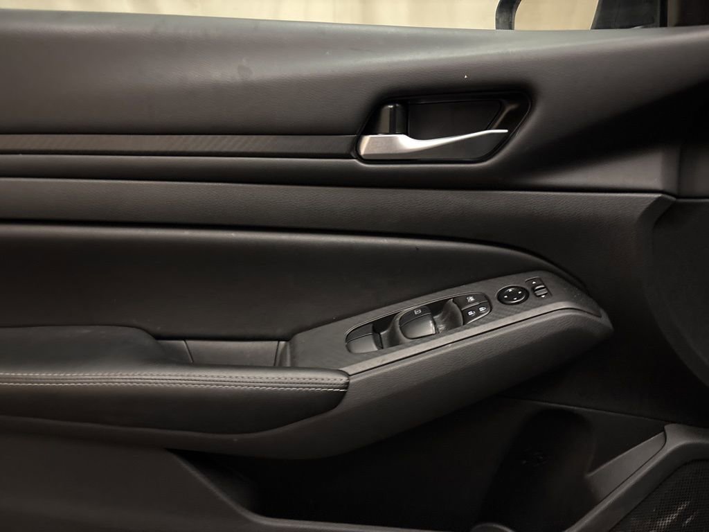 Used 2024 Nissan Altima 2.5 SV image 10