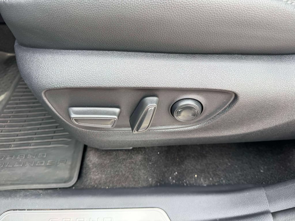 Used 2026 Toyota Grand Highlander AWD image 18