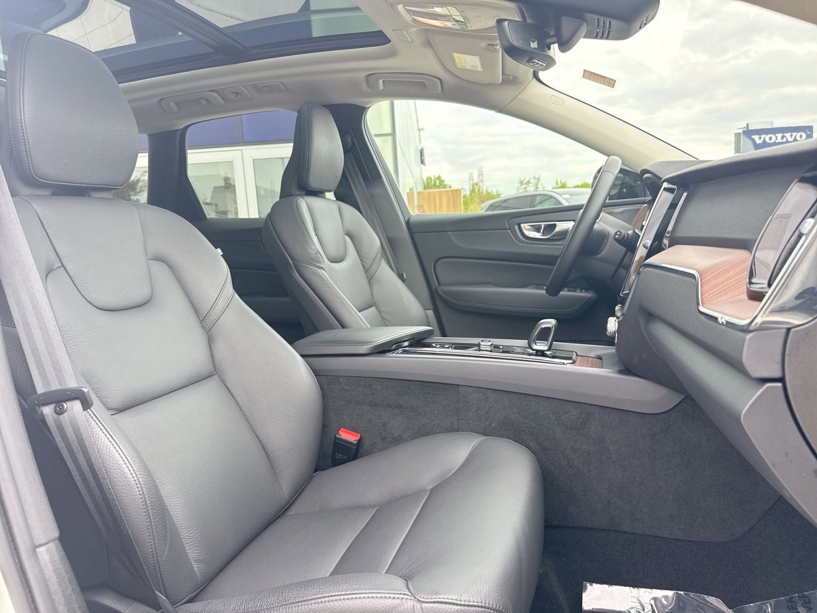 Used 2024 Volvo XC60 B5 Plus w/ Protection Package Premier AWD/4WD image 27
