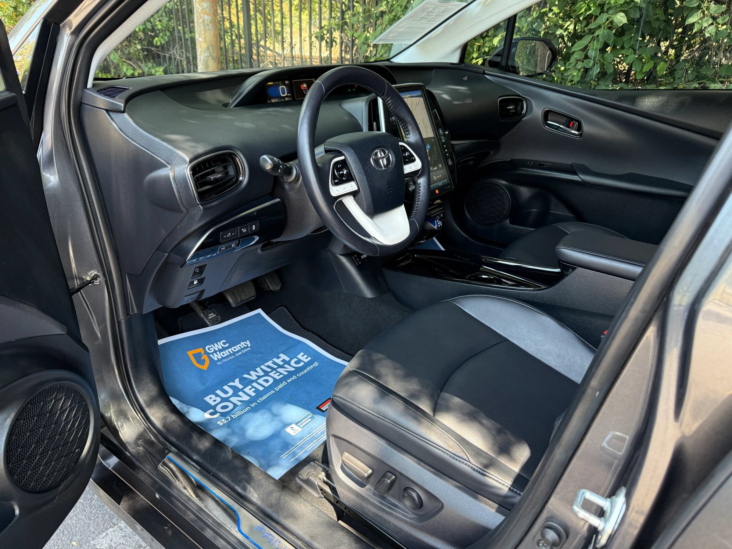 Used 2019 Toyota Prius Prime Advanced w/ Carpet Mat Package FWD image 10