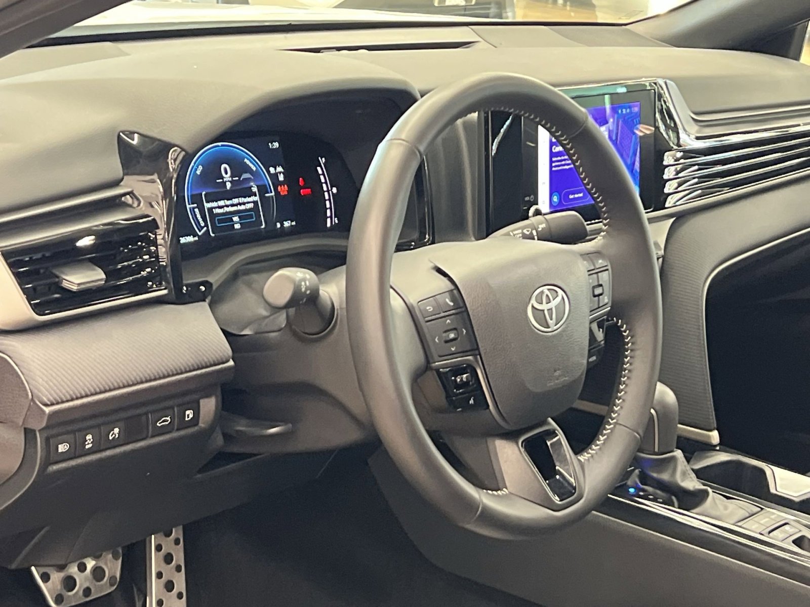 Used 2025 Toyota Camry SE image 14