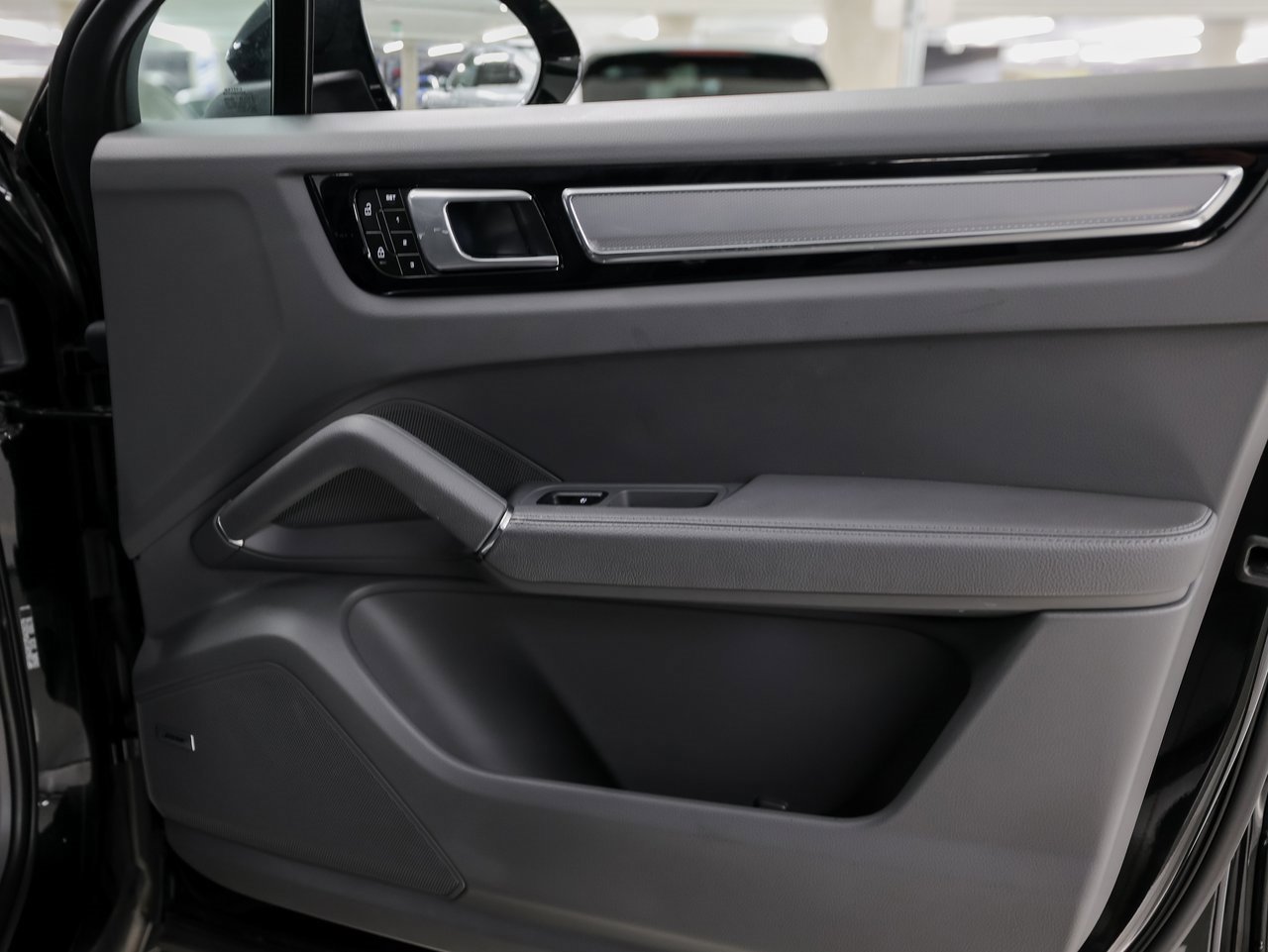 Certified 2023 Porsche Cayenne Platinum Edition image 27