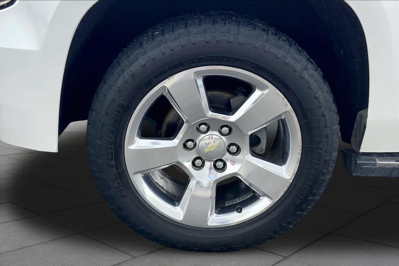 Used 2017 Chevrolet Suburban Premier RWD image 11