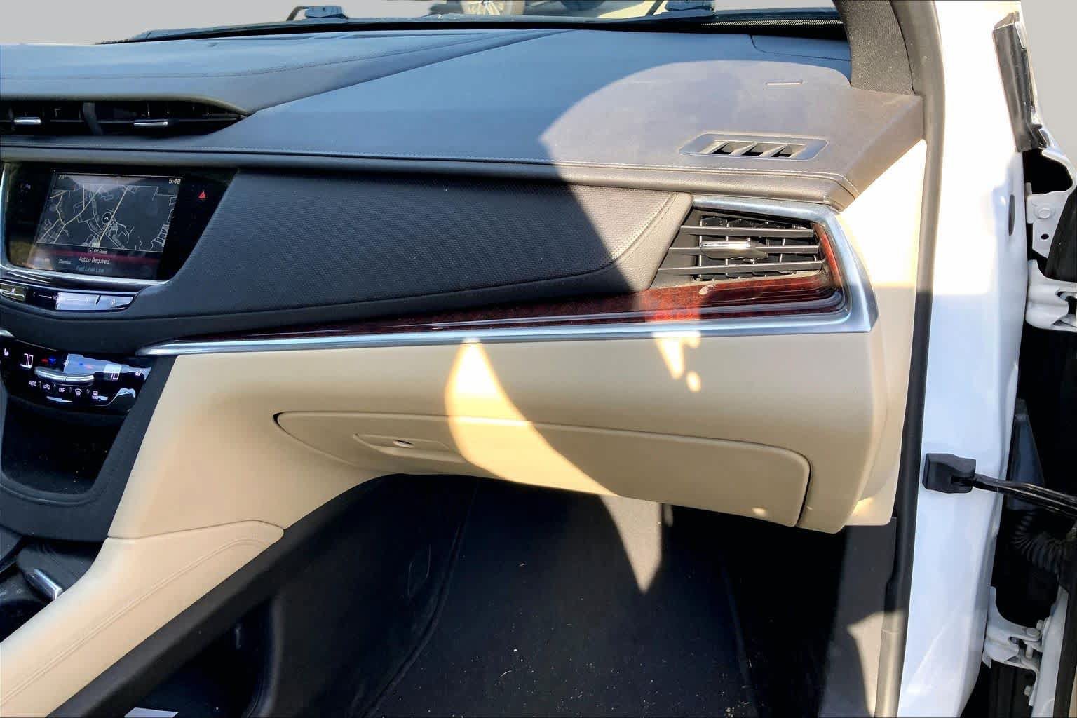 Used 2017 Cadillac XT5 Luxury w/ Driver Awareness Package FWD image 19