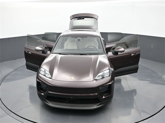 Used 2024 Porsche Macan 4 Electric image 31