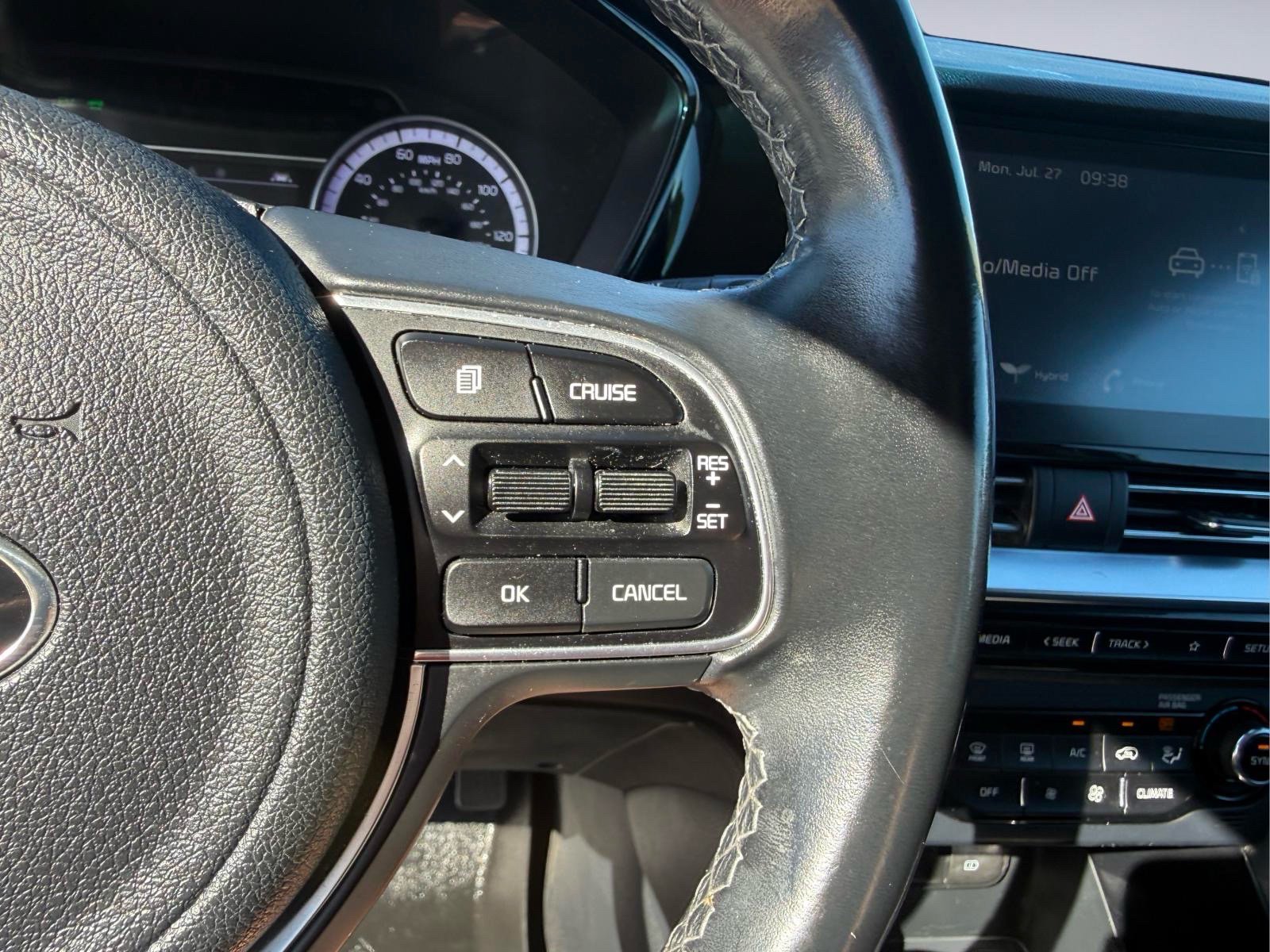Used 2021 Kia Niro LXS FWD image 29
