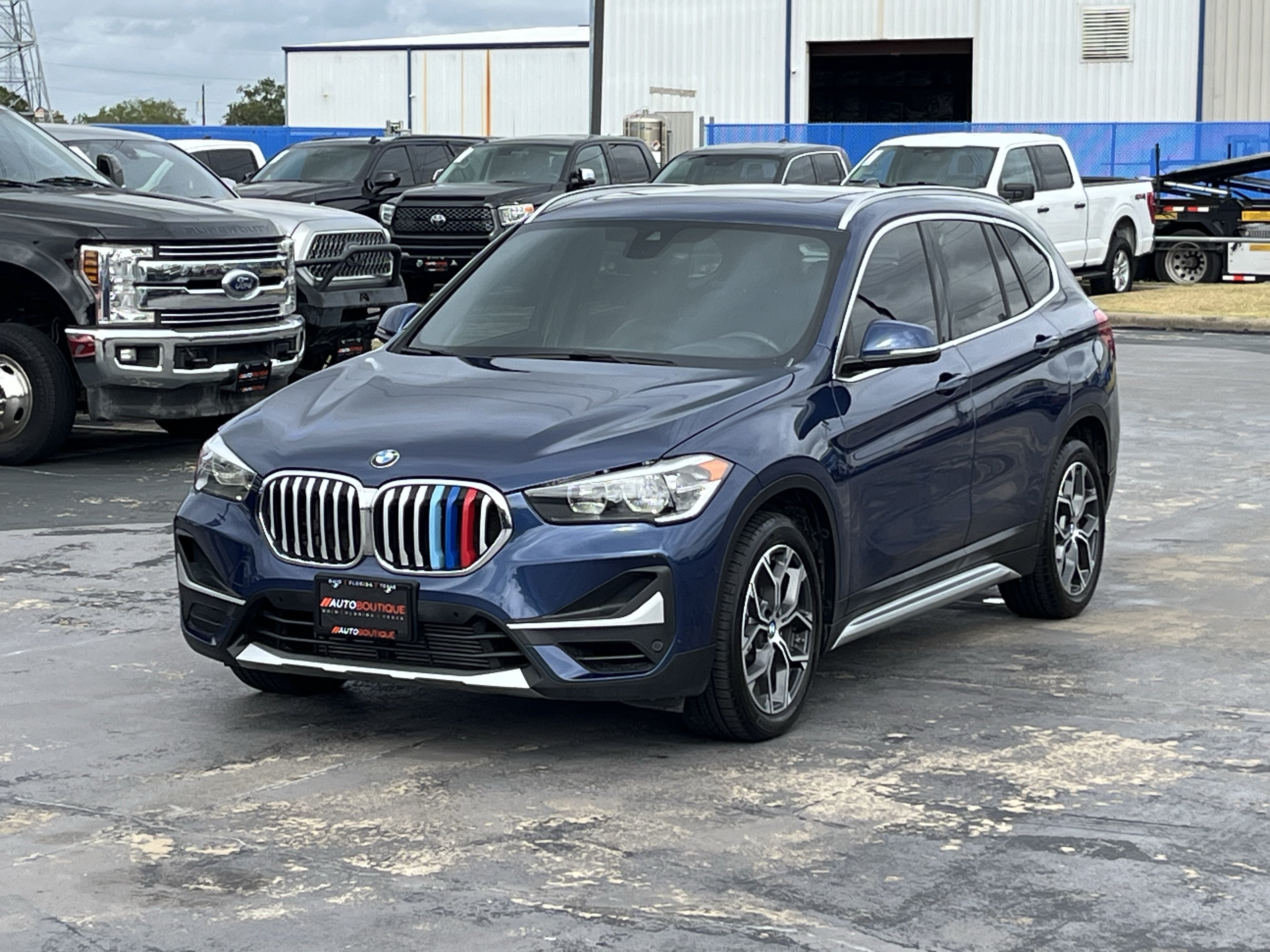 Used 2022 BMW X1 xDrive28i w/ Convenience Package AWD/4WD image 3