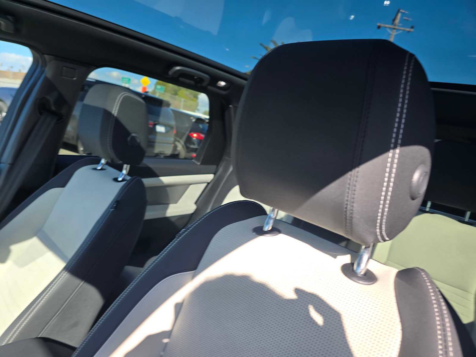 Used 2025 Land Rover Discovery Sport Dynamic SE image 25