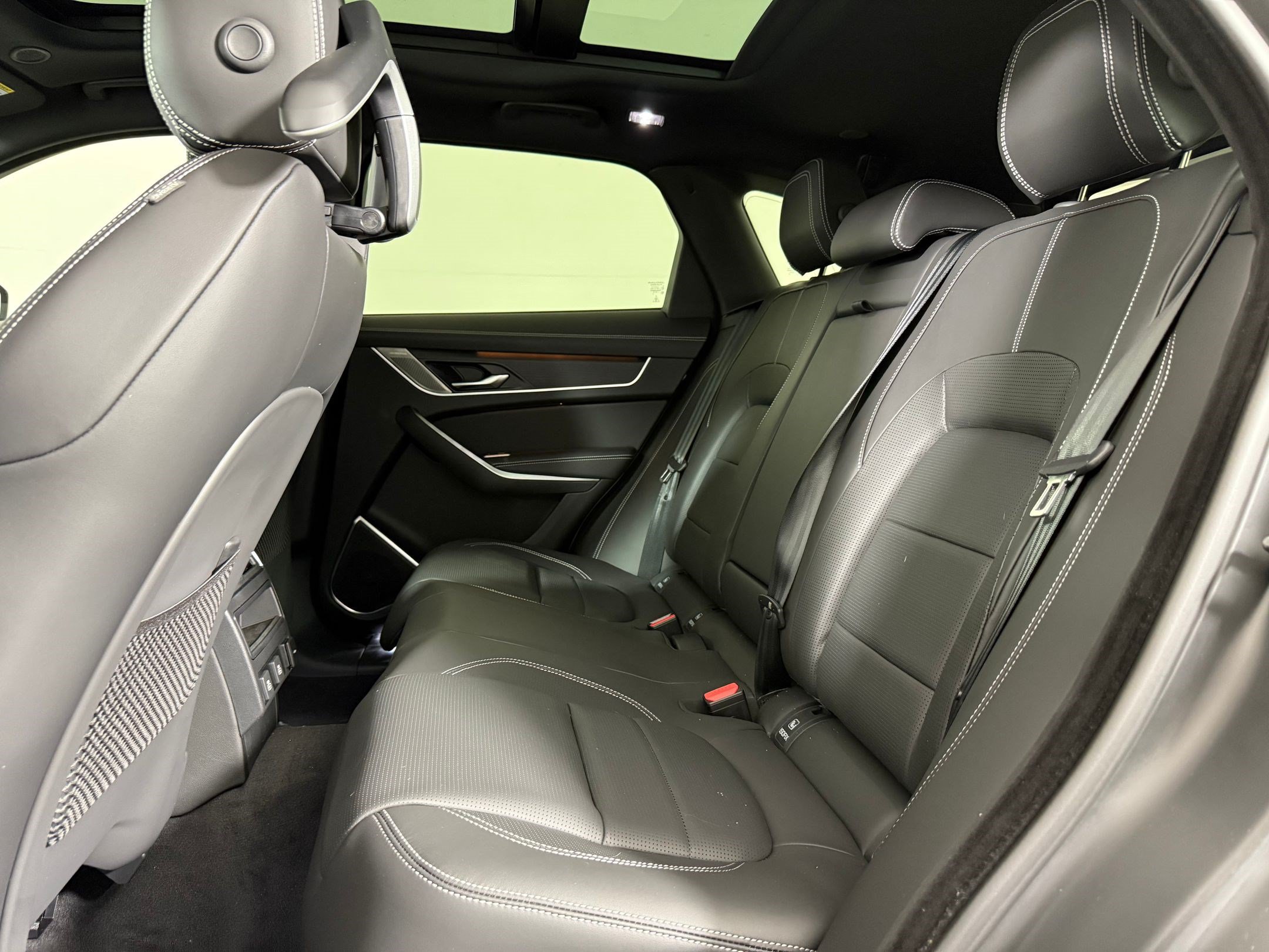 New 2026 Jaguar F-PACE R-Dynamic S AWD/4WD image 21